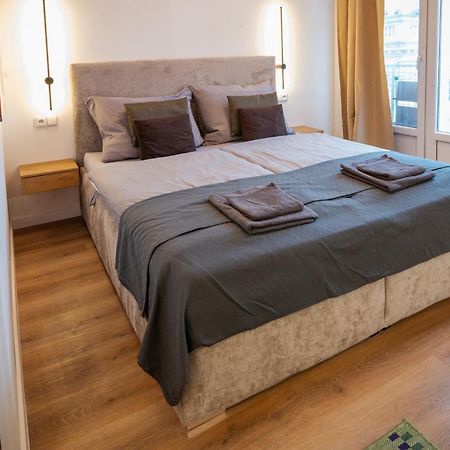 Modern Apartment In Historic City Center Old Town Bratislava Exteriör bild