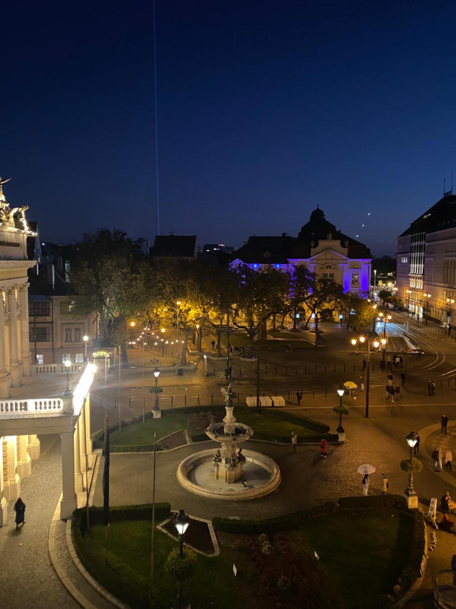 Modern Apartment In Historic City Center Old Town Bratislava Exteriör bild