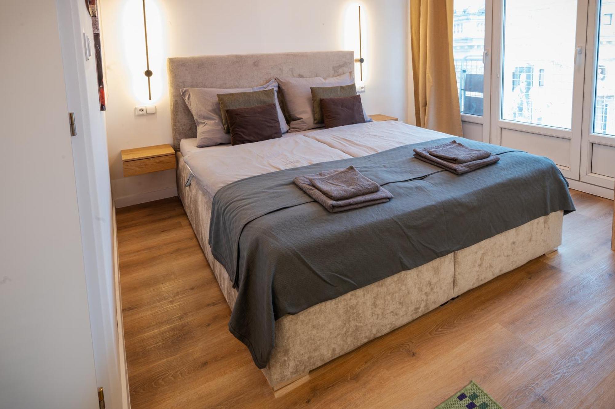 Modern Apartment In Historic City Center Old Town Bratislava Exteriör bild
